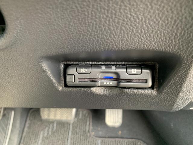 プリウス Ｓ　禁煙車　純正ナビ（ＢＴ／ＦＭ／ＡＭ／ＴＶ）バックカメラ　社外ステアリング　クルコン　ステリモ　前後ドラレコ　オートライト　ＥＴＣ　車線逸脱　Ｐスタート　モデリスタエアロ　社外１８インチホイール（32枚目）