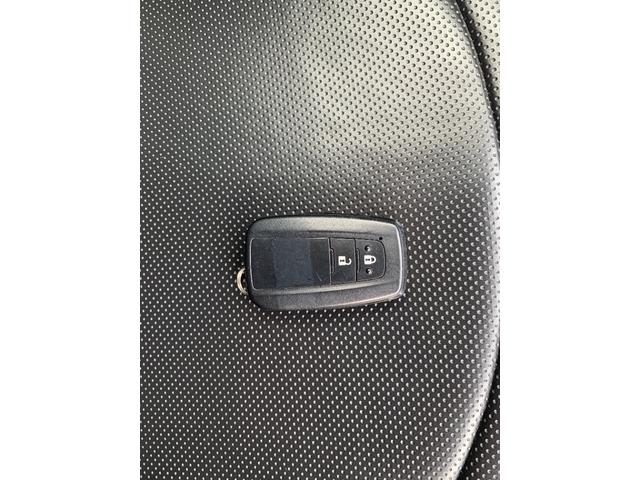 プリウス Ｓ　禁煙車　純正ナビ（ＢＴ／ＦＭ／ＡＭ／ＴＶ）バックカメラ　社外ステアリング　クルコン　ステリモ　前後ドラレコ　オートライト　ＥＴＣ　車線逸脱　Ｐスタート　モデリスタエアロ　社外１８インチホイール（37枚目）