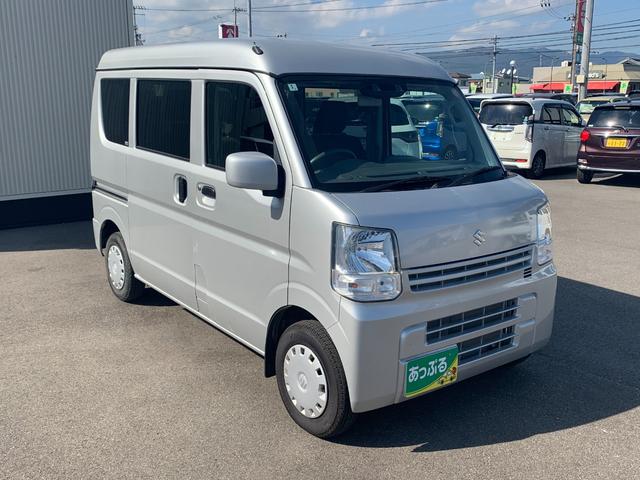 毎日全国のオートオークション会場から厳選した車を仕入れしております！プロの査定士の検査を受けた車を仕入れ、入庫後も社員が１台１台を走行チェックや状態確認・装備確認などを入念に行います。