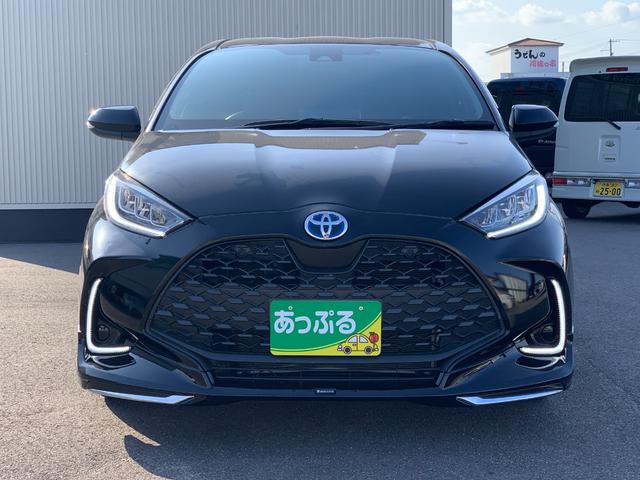 ヤリス ハイブリッドＺ　純正８インチディスプレイオーディオ　ＴＶ　Ｂｌｕｅｔｏｏｔｈ　バックカメラ　オートエアコン　両側シートヒーター　革巻きハンドル　ステリモ　ブラインドスポットモニター　ＥＴＣ２．０　オートハイビーム（4枚目）