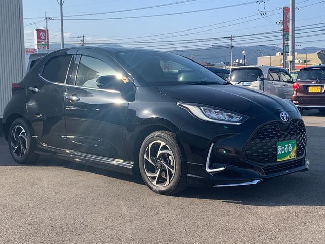 ヤリス ハイブリッドＺ　純正８インチディスプレイオーディオ　ＴＶ　Ｂｌｕｅｔｏｏｔｈ　バックカメラ　オートエアコン　両側シートヒーター　革巻きハンドル　ステリモ　ブラインドスポットモニター　ＥＴＣ２．０　オートハイビーム（5枚目）