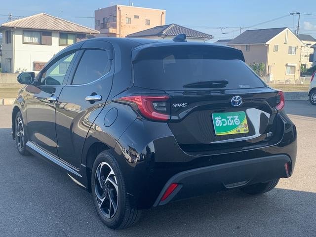 ヤリス ハイブリッドＺ　純正８インチディスプレイオーディオ　ＴＶ　Ｂｌｕｅｔｏｏｔｈ　バックカメラ　オートエアコン　両側シートヒーター　革巻きハンドル　ステリモ　ブラインドスポットモニター　ＥＴＣ２．０　オートハイビーム（9枚目）