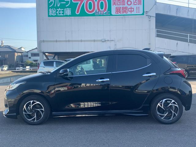 ヤリス ハイブリッドＺ　純正８インチディスプレイオーディオ　ＴＶ　Ｂｌｕｅｔｏｏｔｈ　バックカメラ　オートエアコン　両側シートヒーター　革巻きハンドル　ステリモ　ブラインドスポットモニター　ＥＴＣ２．０　オートハイビーム（10枚目）