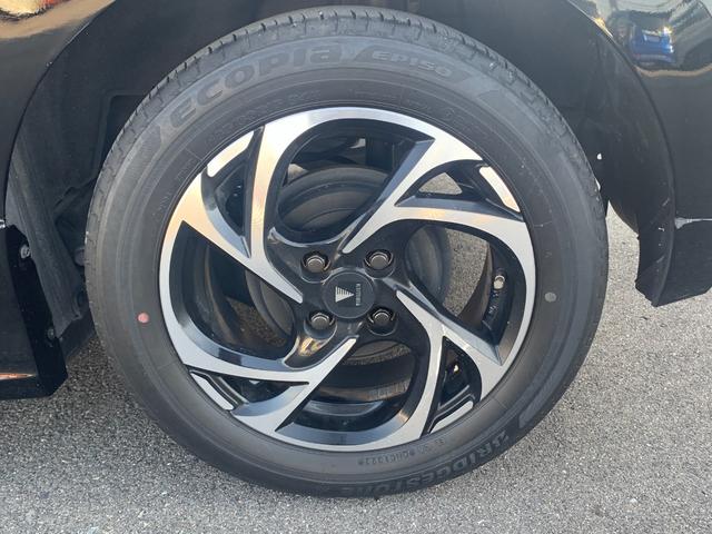 ヤリス ハイブリッドＺ　純正８インチディスプレイオーディオ　ＴＶ　Ｂｌｕｅｔｏｏｔｈ　バックカメラ　オートエアコン　両側シートヒーター　革巻きハンドル　ステリモ　ブラインドスポットモニター　ＥＴＣ２．０　オートハイビーム（11枚目）