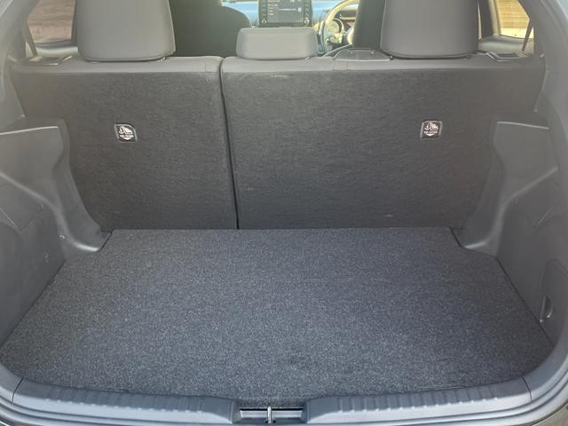 ヤリス ハイブリッドＺ　純正８インチディスプレイオーディオ　ＴＶ　Ｂｌｕｅｔｏｏｔｈ　バックカメラ　オートエアコン　両側シートヒーター　革巻きハンドル　ステリモ　ブラインドスポットモニター　ＥＴＣ２．０　オートハイビーム（13枚目）