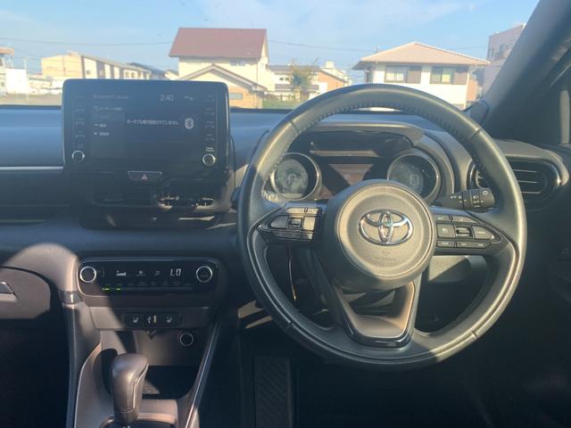 ヤリス ハイブリッドＺ　純正８インチディスプレイオーディオ　ＴＶ　Ｂｌｕｅｔｏｏｔｈ　バックカメラ　オートエアコン　両側シートヒーター　革巻きハンドル　ステリモ　ブラインドスポットモニター　ＥＴＣ２．０　オートハイビーム（18枚目）