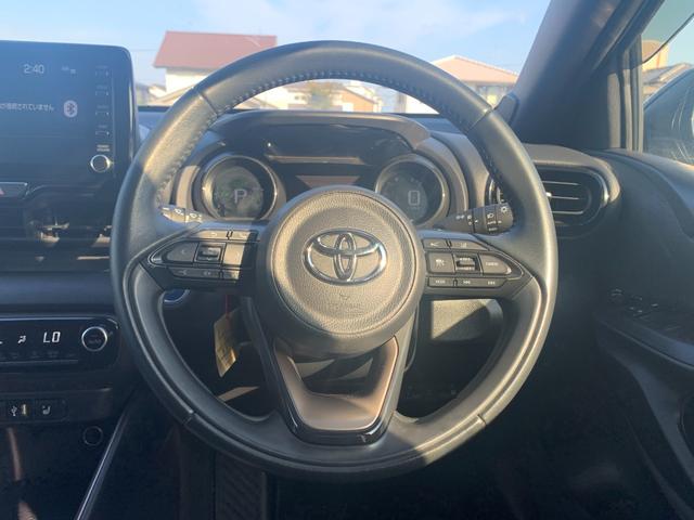 ヤリス ハイブリッドＺ　純正８インチディスプレイオーディオ　ＴＶ　Ｂｌｕｅｔｏｏｔｈ　バックカメラ　オートエアコン　両側シートヒーター　革巻きハンドル　ステリモ　ブラインドスポットモニター　ＥＴＣ２．０　オートハイビーム（19枚目）