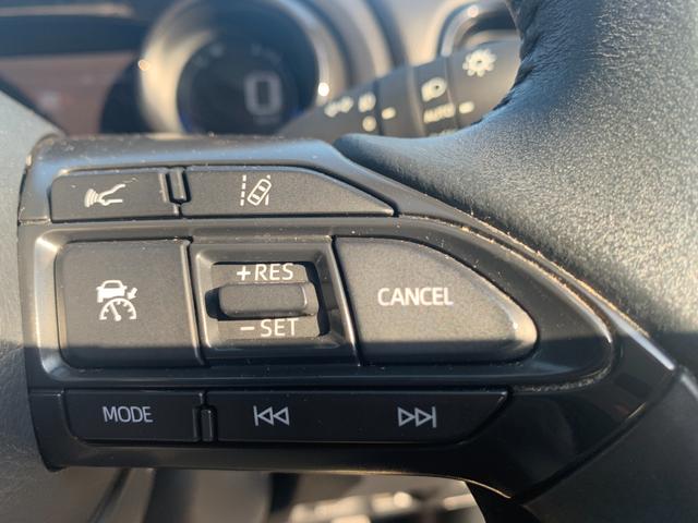 ヤリス ハイブリッドＺ　純正８インチディスプレイオーディオ　ＴＶ　Ｂｌｕｅｔｏｏｔｈ　バックカメラ　オートエアコン　両側シートヒーター　革巻きハンドル　ステリモ　ブラインドスポットモニター　ＥＴＣ２．０　オートハイビーム（21枚目）
