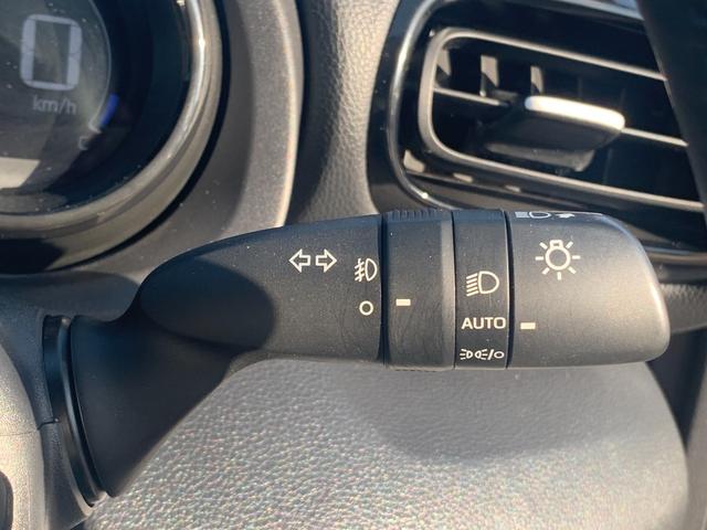 ヤリス ハイブリッドＺ　純正８インチディスプレイオーディオ　ＴＶ　Ｂｌｕｅｔｏｏｔｈ　バックカメラ　オートエアコン　両側シートヒーター　革巻きハンドル　ステリモ　ブラインドスポットモニター　ＥＴＣ２．０　オートハイビーム（23枚目）