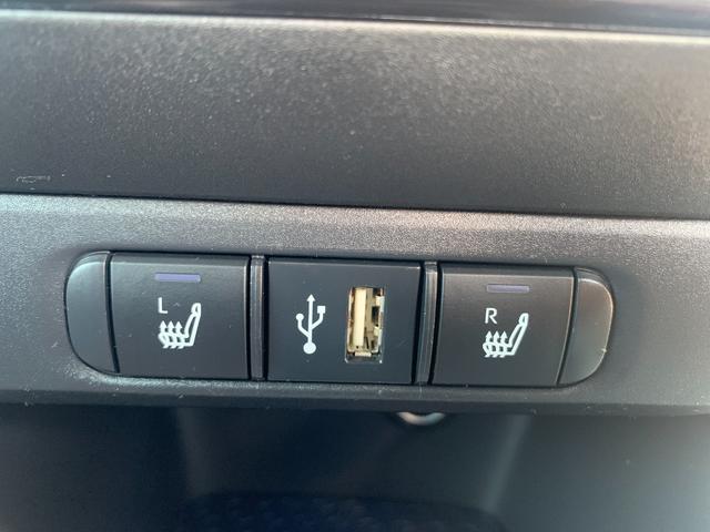 ヤリス ハイブリッドＺ　純正８インチディスプレイオーディオ　ＴＶ　Ｂｌｕｅｔｏｏｔｈ　バックカメラ　オートエアコン　両側シートヒーター　革巻きハンドル　ステリモ　ブラインドスポットモニター　ＥＴＣ２．０　オートハイビーム（28枚目）