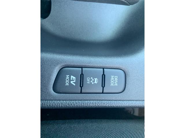 ヤリス ハイブリッドＺ　純正８インチディスプレイオーディオ　ＴＶ　Ｂｌｕｅｔｏｏｔｈ　バックカメラ　オートエアコン　両側シートヒーター　革巻きハンドル　ステリモ　ブラインドスポットモニター　ＥＴＣ２．０　オートハイビーム（30枚目）