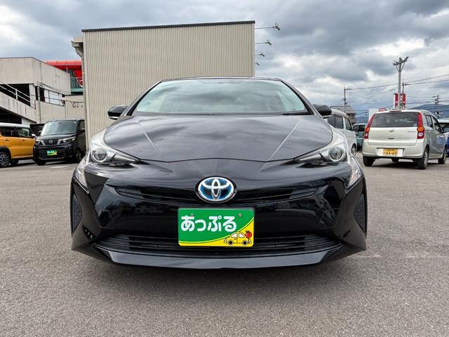 プリウス Ｓ　社外ナビ（ＢＴ／ＦＭ／ＡＭ／ＴＶ）バックカメラ　バックカメラ　革巻きハンドル　ステリモ　オートライト　オートエアコン　プッシュスタート　ＥＴＣ　横滑り防止　電格ミラー　マット　バイザ（5枚目）
