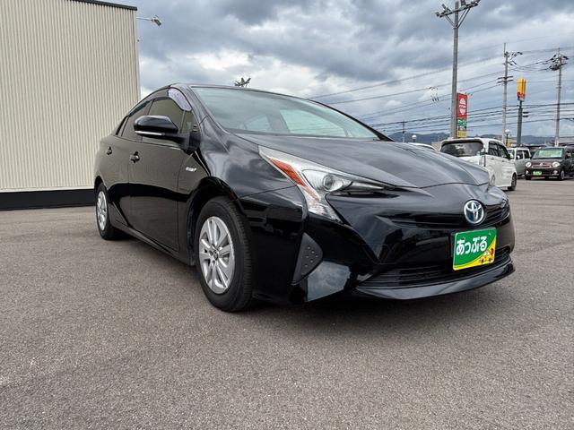 プリウス Ｓ　社外ナビ（ＢＴ／ＦＭ／ＡＭ／ＴＶ）バックカメラ　バックカメラ　革巻きハンドル　ステリモ　オートライト　オートエアコン　プッシュスタート　ＥＴＣ　横滑り防止　電格ミラー　マット　バイザ（6枚目）