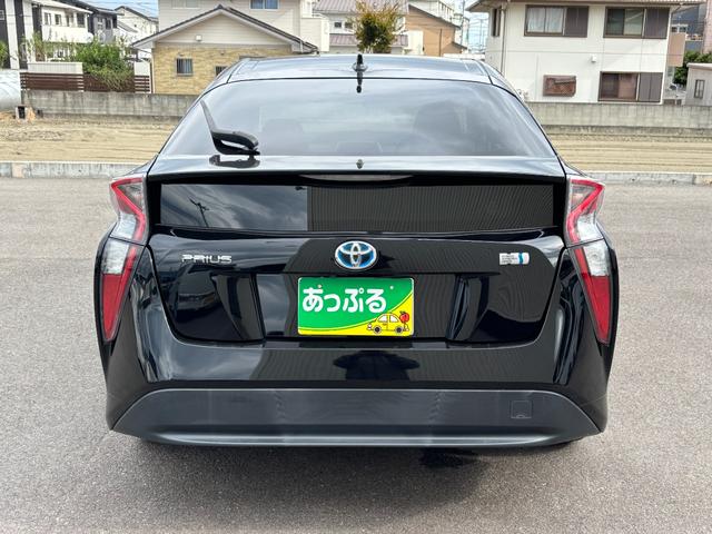 プリウス Ｓ　社外ナビ（ＢＴ／ＦＭ／ＡＭ／ＴＶ）バックカメラ　バックカメラ　革巻きハンドル　ステリモ　オートライト　オートエアコン　プッシュスタート　ＥＴＣ　横滑り防止　電格ミラー　マット　バイザ（10枚目）