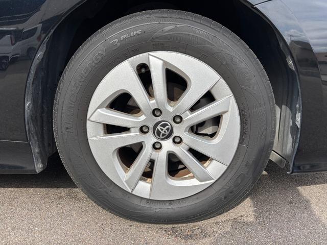 プリウス Ｓ　社外ナビ（ＢＴ／ＦＭ／ＡＭ／ＴＶ）バックカメラ　バックカメラ　革巻きハンドル　ステリモ　オートライト　オートエアコン　プッシュスタート　ＥＴＣ　横滑り防止　電格ミラー　マット　バイザ（14枚目）