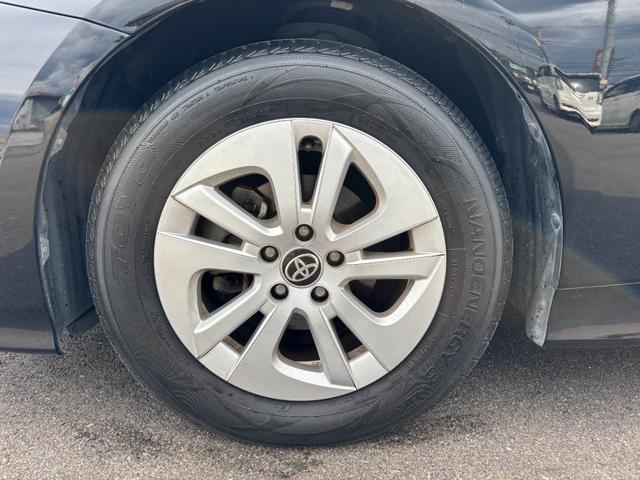 プリウス Ｓ　社外ナビ（ＢＴ／ＦＭ／ＡＭ／ＴＶ）バックカメラ　バックカメラ　革巻きハンドル　ステリモ　オートライト　オートエアコン　プッシュスタート　ＥＴＣ　横滑り防止　電格ミラー　マット　バイザ（15枚目）