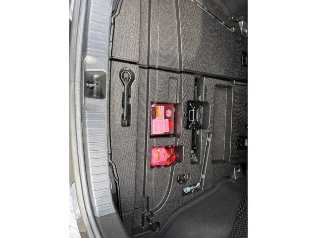 プリウス Ｓ　社外ナビ（ＢＴ／ＦＭ／ＡＭ／ＴＶ）バックカメラ　バックカメラ　革巻きハンドル　ステリモ　オートライト　オートエアコン　プッシュスタート　ＥＴＣ　横滑り防止　電格ミラー　マット　バイザ（18枚目）