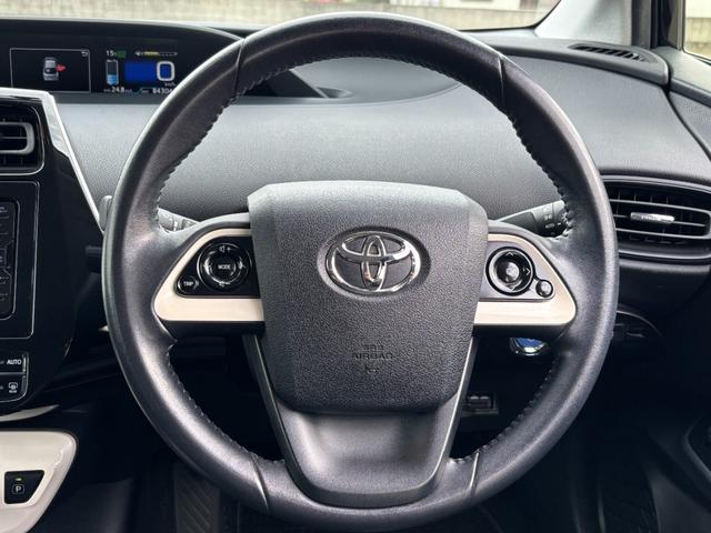 プリウス Ｓ　社外ナビ（ＢＴ／ＦＭ／ＡＭ／ＴＶ）バックカメラ　バックカメラ　革巻きハンドル　ステリモ　オートライト　オートエアコン　プッシュスタート　ＥＴＣ　横滑り防止　電格ミラー　マット　バイザ（30枚目）