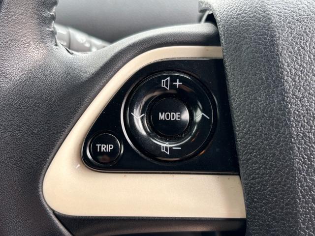プリウス Ｓ　社外ナビ（ＢＴ／ＦＭ／ＡＭ／ＴＶ）バックカメラ　バックカメラ　革巻きハンドル　ステリモ　オートライト　オートエアコン　プッシュスタート　ＥＴＣ　横滑り防止　電格ミラー　マット　バイザ（31枚目）