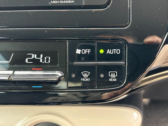 プリウス Ｓ　社外ナビ（ＢＴ／ＦＭ／ＡＭ／ＴＶ）バックカメラ　バックカメラ　革巻きハンドル　ステリモ　オートライト　オートエアコン　プッシュスタート　ＥＴＣ　横滑り防止　電格ミラー　マット　バイザ（35枚目）