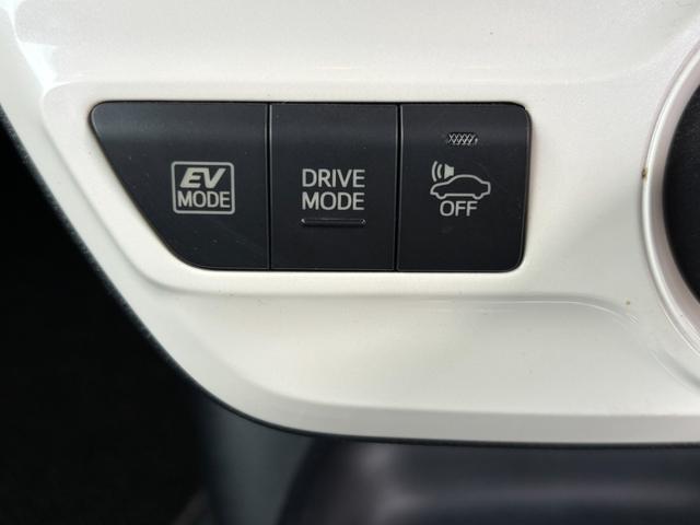 プリウス Ｓ　社外ナビ（ＢＴ／ＦＭ／ＡＭ／ＴＶ）バックカメラ　バックカメラ　革巻きハンドル　ステリモ　オートライト　オートエアコン　プッシュスタート　ＥＴＣ　横滑り防止　電格ミラー　マット　バイザ（38枚目）