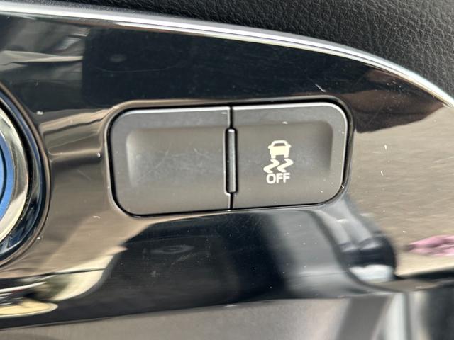 プリウス Ｓ　社外ナビ（ＢＴ／ＦＭ／ＡＭ／ＴＶ）バックカメラ　バックカメラ　革巻きハンドル　ステリモ　オートライト　オートエアコン　プッシュスタート　ＥＴＣ　横滑り防止　電格ミラー　マット　バイザ（42枚目）