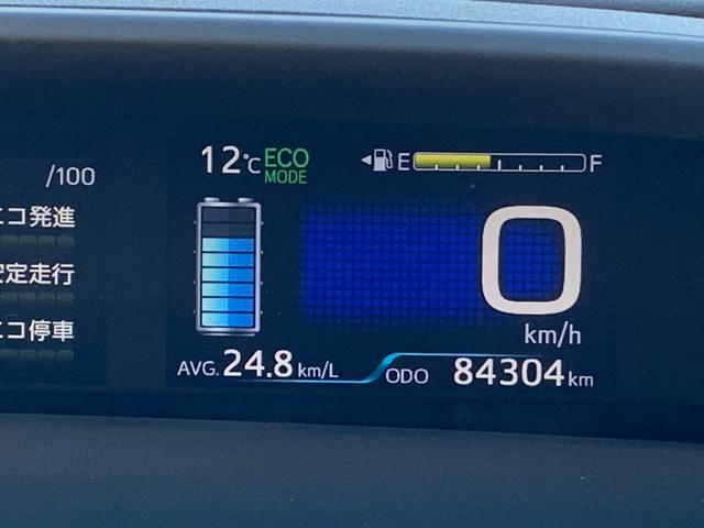 プリウス Ｓ　社外ナビ（ＢＴ／ＦＭ／ＡＭ／ＴＶ）バックカメラ　バックカメラ　革巻きハンドル　ステリモ　オートライト　オートエアコン　プッシュスタート　ＥＴＣ　横滑り防止　電格ミラー　マット　バイザ（53枚目）