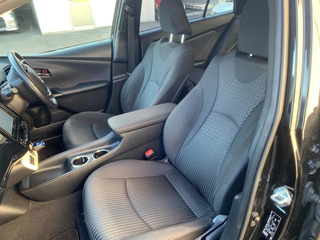 プリウス Ｓ　社外ナビ（ＢＴ／ＦＭ／ＡＭ／ＴＶ）バックカメラ　バックカメラ　革巻きハンドル　ステリモ　オートライト　オートエアコン　プッシュスタート　ＥＴＣ　横滑り防止　電格ミラー　マット　バイザ（59枚目）