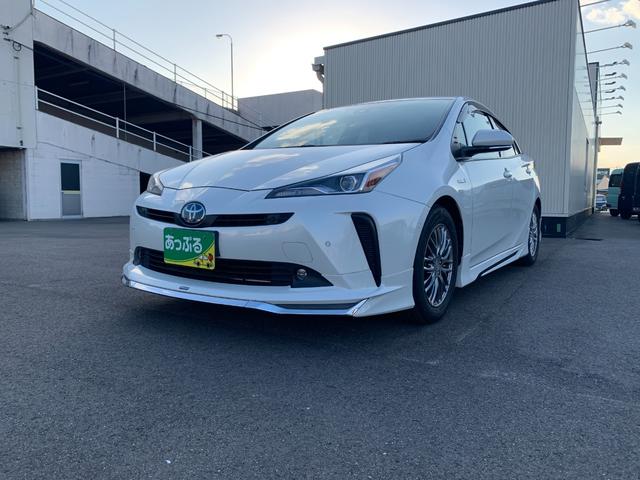 プリウス Ａ　純正ナビ（ＴＶ／ＢＴ／ＦＭ／ＡＭ）　プリクラッシュセーフティ　ブラインドスポット　ヘッドアップディスプレイ　バックカメラ　　革巻きハンドル　ステリモ　クルコン　オートハイビーム　ドラレコ　オートライト（4枚目）