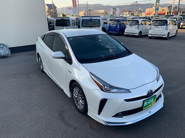 プリウス Ａ　純正ナビ（ＴＶ／ＢＴ／ＦＭ／ＡＭ）　プリクラッシュセーフティ　ブラインドスポット　ヘッドアップディスプレイ　バックカメラ　　革巻きハンドル　ステリモ　クルコン　オートハイビーム　ドラレコ　オートライト（8枚目）