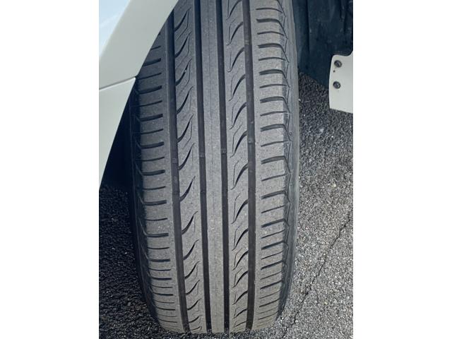 プリウス Ａ　純正ナビ（ＴＶ／ＢＴ／ＦＭ／ＡＭ）　プリクラッシュセーフティ　ブラインドスポット　ヘッドアップディスプレイ　バックカメラ　　革巻きハンドル　ステリモ　クルコン　オートハイビーム　ドラレコ　オートライト（17枚目）