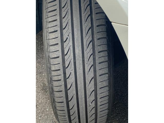 プリウス Ａ　純正ナビ（ＴＶ／ＢＴ／ＦＭ／ＡＭ）　プリクラッシュセーフティ　ブラインドスポット　ヘッドアップディスプレイ　バックカメラ　　革巻きハンドル　ステリモ　クルコン　オートハイビーム　ドラレコ　オートライト（19枚目）