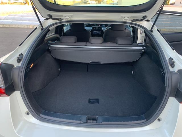 プリウス Ａ　純正ナビ（ＴＶ／ＢＴ／ＦＭ／ＡＭ）　プリクラッシュセーフティ　ブラインドスポット　ヘッドアップディスプレイ　バックカメラ　　革巻きハンドル　ステリモ　クルコン　オートハイビーム　ドラレコ　オートライト（24枚目）