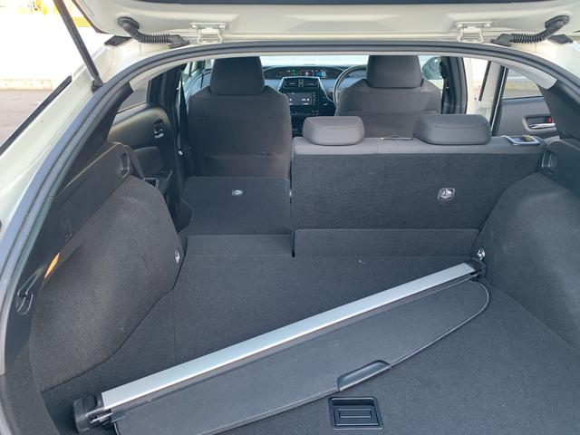 プリウス Ａ　純正ナビ（ＴＶ／ＢＴ／ＦＭ／ＡＭ）　プリクラッシュセーフティ　ブラインドスポット　ヘッドアップディスプレイ　バックカメラ　　革巻きハンドル　ステリモ　クルコン　オートハイビーム　ドラレコ　オートライト（25枚目）