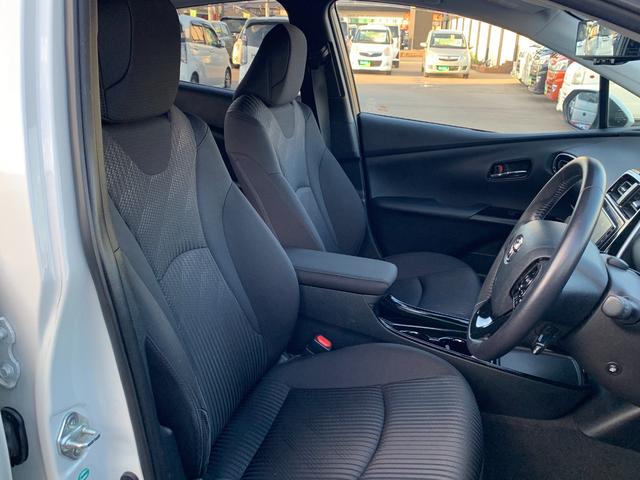 プリウス Ａ　純正ナビ（ＴＶ／ＢＴ／ＦＭ／ＡＭ）　プリクラッシュセーフティ　ブラインドスポット　ヘッドアップディスプレイ　バックカメラ　　革巻きハンドル　ステリモ　クルコン　オートハイビーム　ドラレコ　オートライト（30枚目）