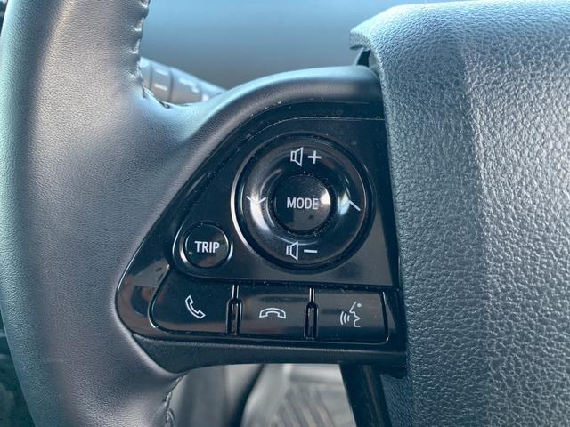 プリウス Ａ　純正ナビ（ＴＶ／ＢＴ／ＦＭ／ＡＭ）　プリクラッシュセーフティ　ブラインドスポット　ヘッドアップディスプレイ　バックカメラ　　革巻きハンドル　ステリモ　クルコン　オートハイビーム　ドラレコ　オートライト（34枚目）