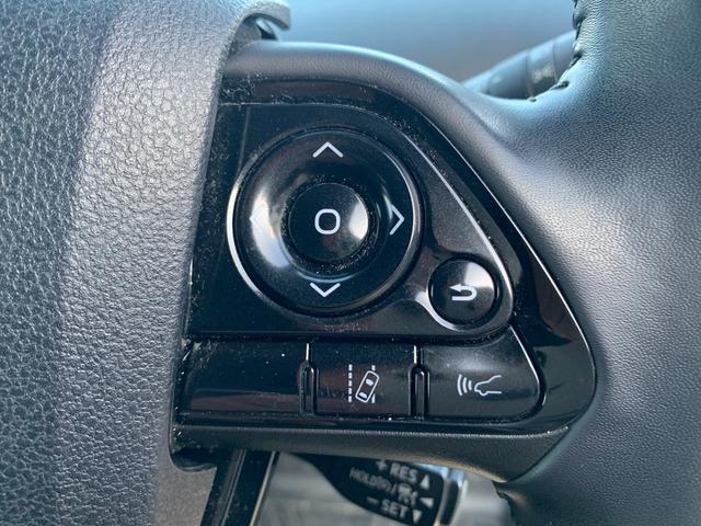 プリウス Ａ　純正ナビ（ＴＶ／ＢＴ／ＦＭ／ＡＭ）　プリクラッシュセーフティ　ブラインドスポット　ヘッドアップディスプレイ　バックカメラ　　革巻きハンドル　ステリモ　クルコン　オートハイビーム　ドラレコ　オートライト（35枚目）