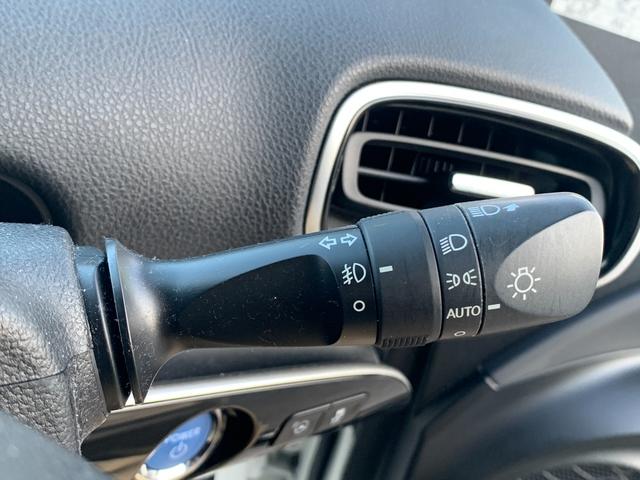 プリウス Ａ　純正ナビ（ＴＶ／ＢＴ／ＦＭ／ＡＭ）　プリクラッシュセーフティ　ブラインドスポット　ヘッドアップディスプレイ　バックカメラ　　革巻きハンドル　ステリモ　クルコン　オートハイビーム　ドラレコ　オートライト（37枚目）