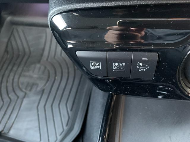 プリウス Ａ　純正ナビ（ＴＶ／ＢＴ／ＦＭ／ＡＭ）　プリクラッシュセーフティ　ブラインドスポット　ヘッドアップディスプレイ　バックカメラ　　革巻きハンドル　ステリモ　クルコン　オートハイビーム　ドラレコ　オートライト（45枚目）