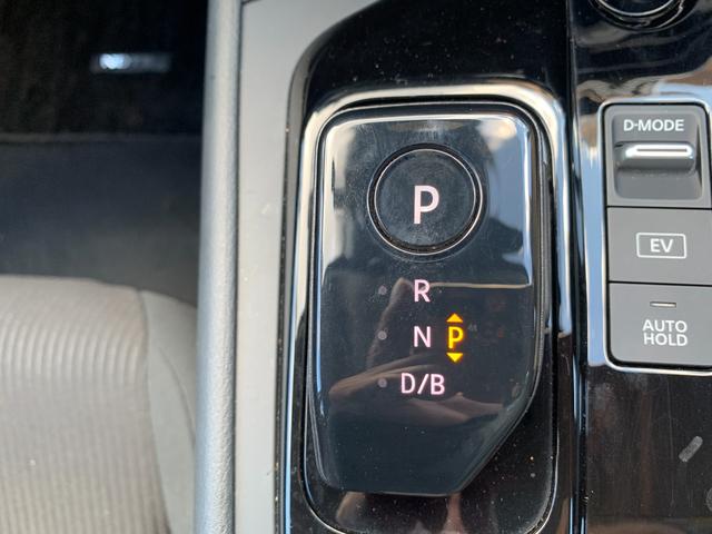 ノート Ｘ　純正９インチナビ（ＢＴ／ＦＭ／ＡＭ／ＴＶ）バックカメラ　アラウンドビューモニター　ＥＴＣ　バックカメラ　ワイアレス充電　コーナーセンサー　デジタルインナーミラー　ＳＯＳコール　オートライト（56枚目）