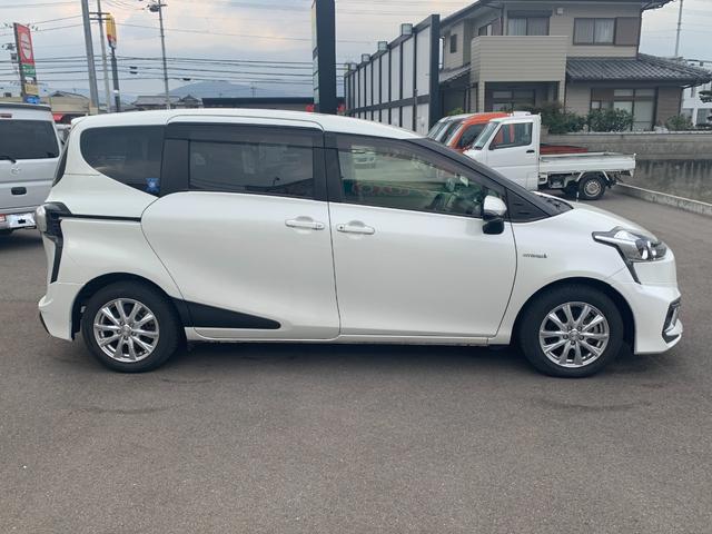 シエンタ ハイブリッドＧ　純正ナビ（ＢＴ／ＦＭ／ＡＭ／ＴＶ）バックカメラ　モデリスタエアロ　ドラレコ　ＥＴＣ　革巻きハンドル　両側パワースライド　ステリモ　横滑り防止　車線逸脱　衝突軽減　トヨタセーフティ　オートライト（9枚目）