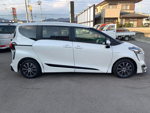 TOYOTA SIENTA HYBRID FUNBASE G