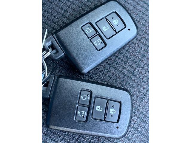 TOYOTA SIENTA HYBRID FUNBASE G