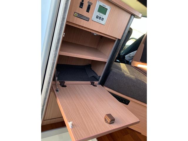 カムロード 　社外ナビ　Ｂｌｕｅｔｏｏｔｈ　バックカメラ　１００Ｖコンセント　マニュアルエアコン　テレビ　シガーソケット　ベット　１００Ｖエアコン　ソーラーパネル　電子レンジ　ソファー　冷蔵庫　換気扇　ＥＴＣ（39枚目）