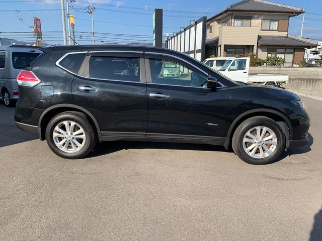 エクストレイル ２０Ｘ　ハイブリッド　エマージェンシーブレーキＰ　４ＷＤ　純正８インチナビ（ＴＶ／ＢＴ／ＦＭ／ＡＭ）　バックカメラ　革巻きハンドル　ステリモ　電動リアゲート　前席シートヒーター　ＥＴＣ　オートライト　オートエアコン　電格ミラー　マット　バイザー（9枚目）