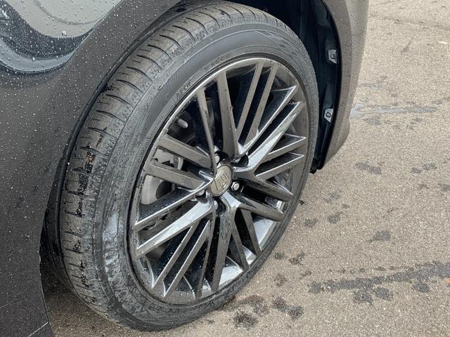 クラウンハイブリッド アスリートＳ　ブラックスタイル　純正ナビ（ＴＶ／ＢＴ／ＦＭ）　バックカメラ　サンルーフ　革巻きハンドル　ドラレコ　スイングレジスター　ステリモ　クルコン　前席シートヒーター　電動シート　コーナーセンサー　横滑り防止　オートエアコン（5枚目）