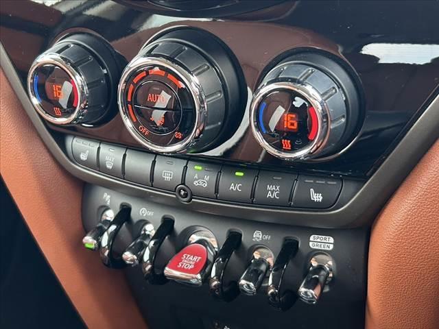 ＭＩＮＩ クーパーＳＤ　クロスオーバー　オール４　後期　ディスプレイオーディオ　ＢＴ　全方位　前席シートヒーター　スマートキー２ケ　ワンオーナー　ドラレコ　Ｐガラス　本革ステアリング　ＬＥＤヘッドライト　フォグ　　クルコン　ディーゼルターボ（4枚目）
