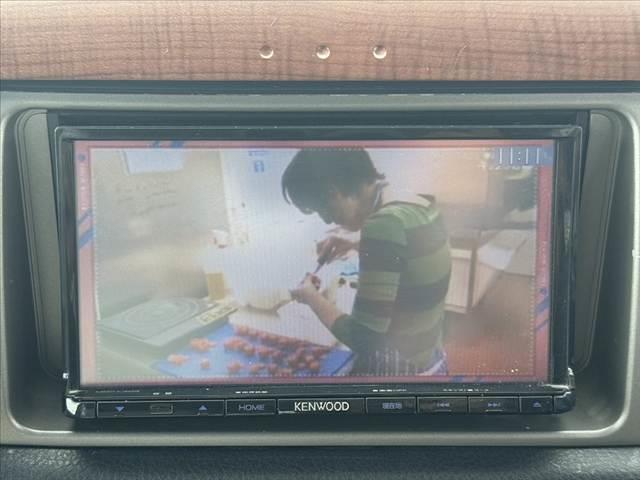 ミラジーノ プレミアムＬ　車検整備付　社外ＳＤナビ　地デジ　ＤＶＤ再生　ＥＴＣ　ＭＯＭＯ製ウッドコンビハンドル　電格ミラー　キーレス　レザー調シートカバー　ＬＥＤヘッド　フォグライト　Ｐガラス　社外１４ＡＷ　マットバイザー（4枚目）