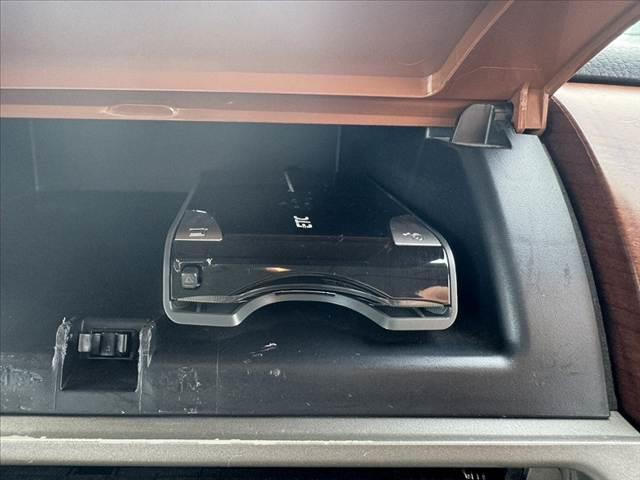 ミラジーノ プレミアムＬ　車検整備付　社外ＳＤナビ　地デジ　ＤＶＤ再生　ＥＴＣ　ＭＯＭＯ製ウッドコンビハンドル　電格ミラー　キーレス　レザー調シートカバー　ＬＥＤヘッド　フォグライト　Ｐガラス　社外１４ＡＷ　マットバイザー（6枚目）