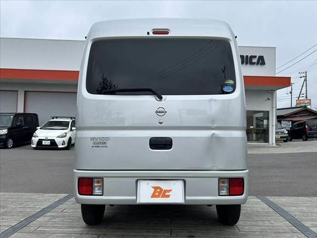 ＮＶ１００クリッパーバン ＤＸ　ハイルーフ　５ＡＧＳ　２ｎｄ発進　ＥＴＣ　キーレス　スペアキー　ラジオチューナー　プライバシーガラス　アクセサリーソケット　ヘッドライトレベライザー　ゴムマット　バイザー（14枚目）